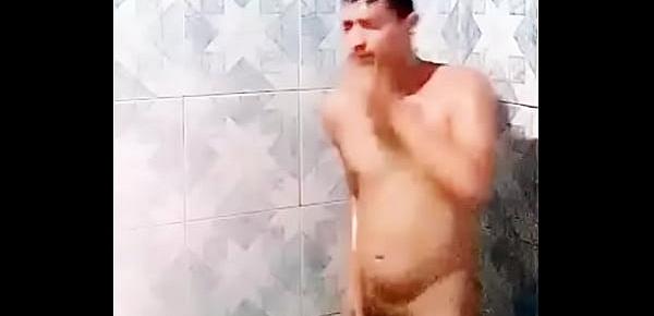  Youtuber Rafael Fernandes se masturbando no Banho